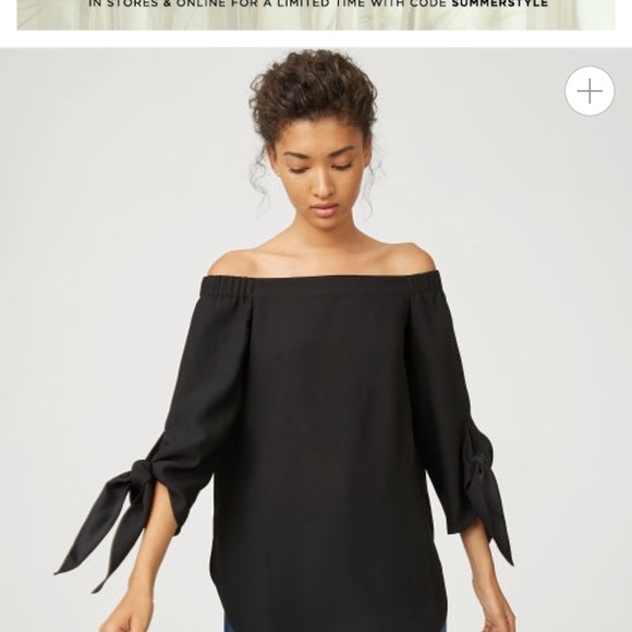 Club Monaco off the shoulder top 🦁 - Picture 2 of 2